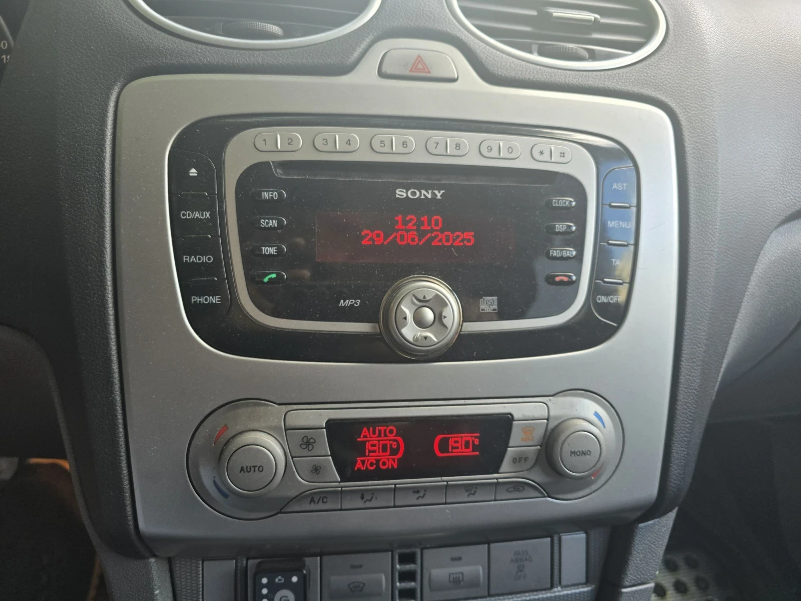 Ford Focus 1.6 16V Газов инжекцион - изображение 9