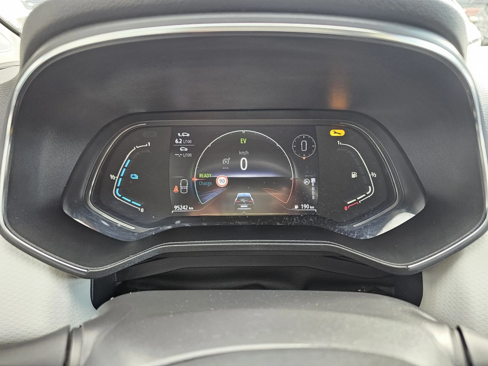 Renault Clio E-TECH HYBRID 90 EDC - изображение 8