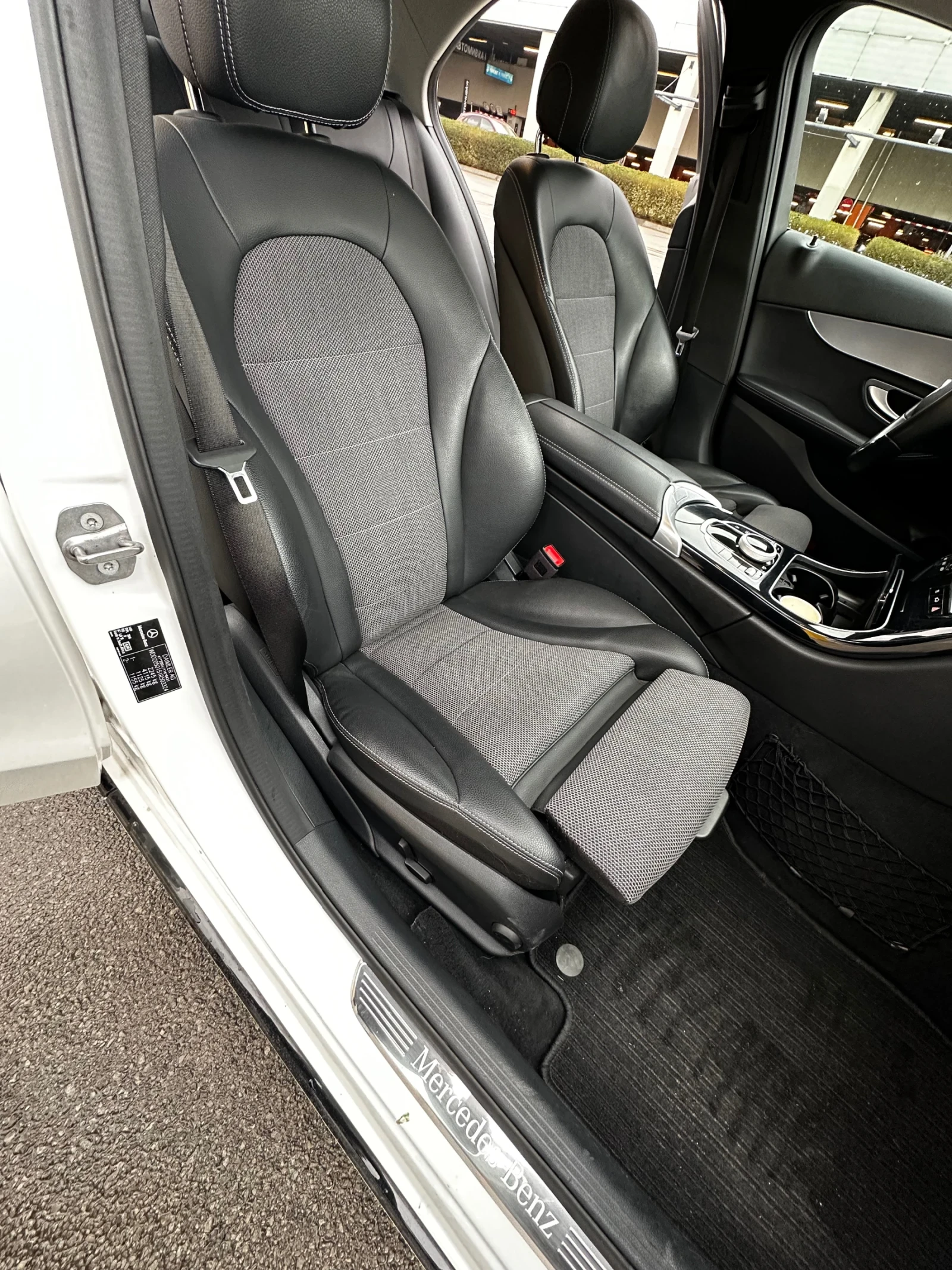 Mercedes-Benz C 220 4 matic, снимка 8 - Автомобили и джипове - 53966008