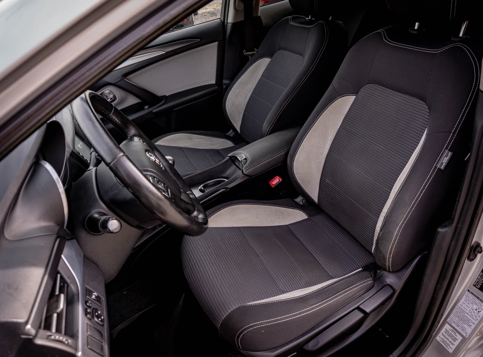 Toyota Avensis 1.8 бензин | ТОП!!! С ГАРАНЦИЯ! , снимка 8 - Автомобили и джипове - 54220198