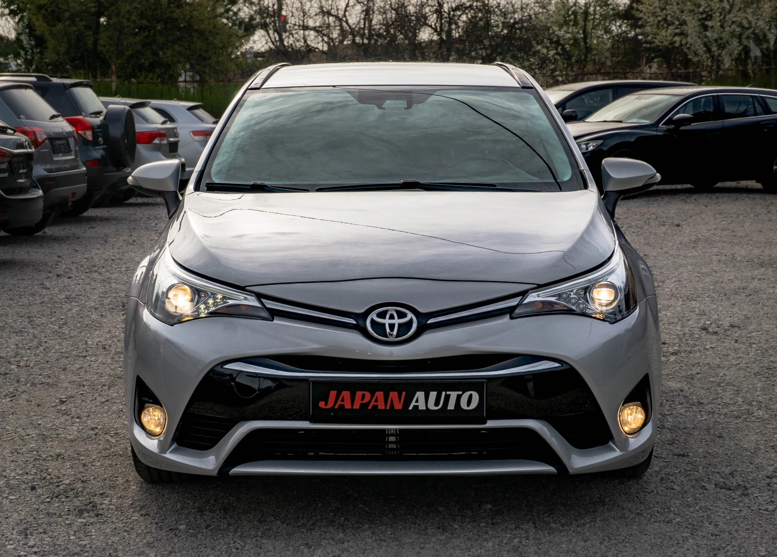 Toyota Avensis 1.8 бензин | ТОП!!! С ГАРАНЦИЯ! , снимка 2 - Автомобили и джипове - 54220198