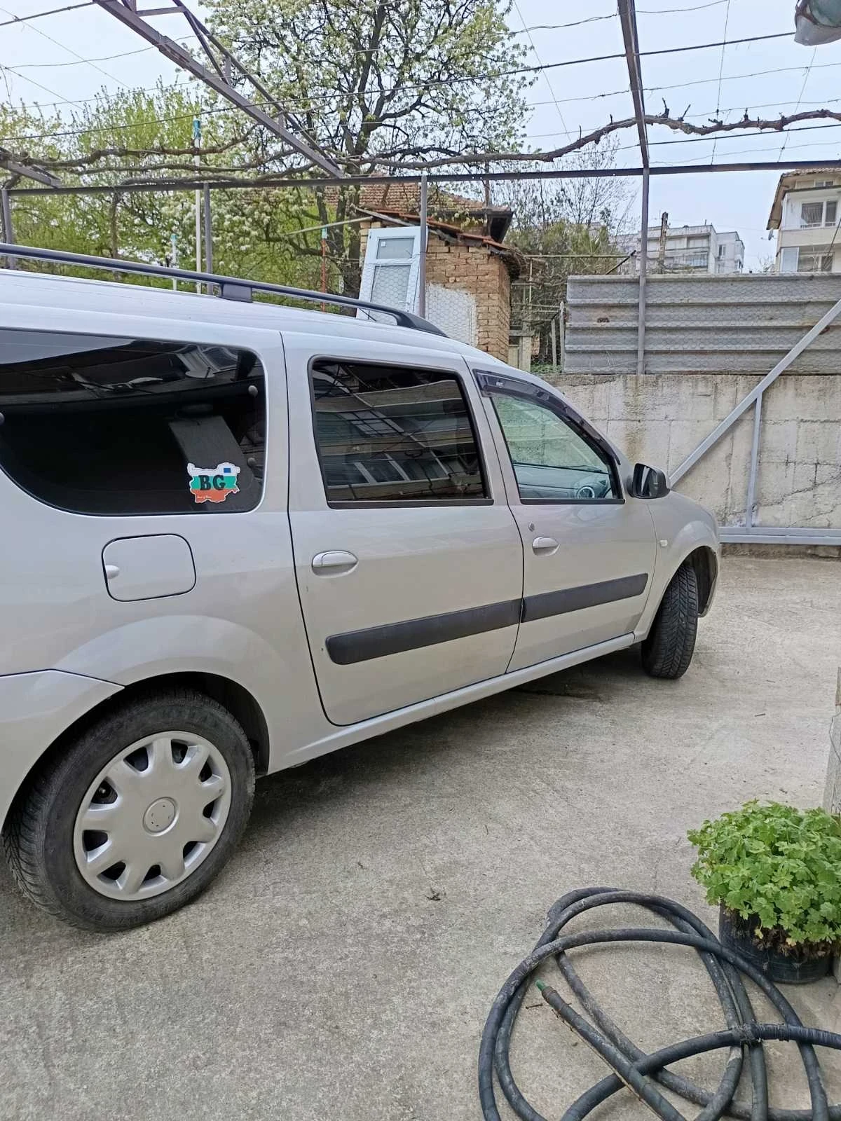 Dacia Logan, снимка 3 - Автомобили и джипове - 54237929