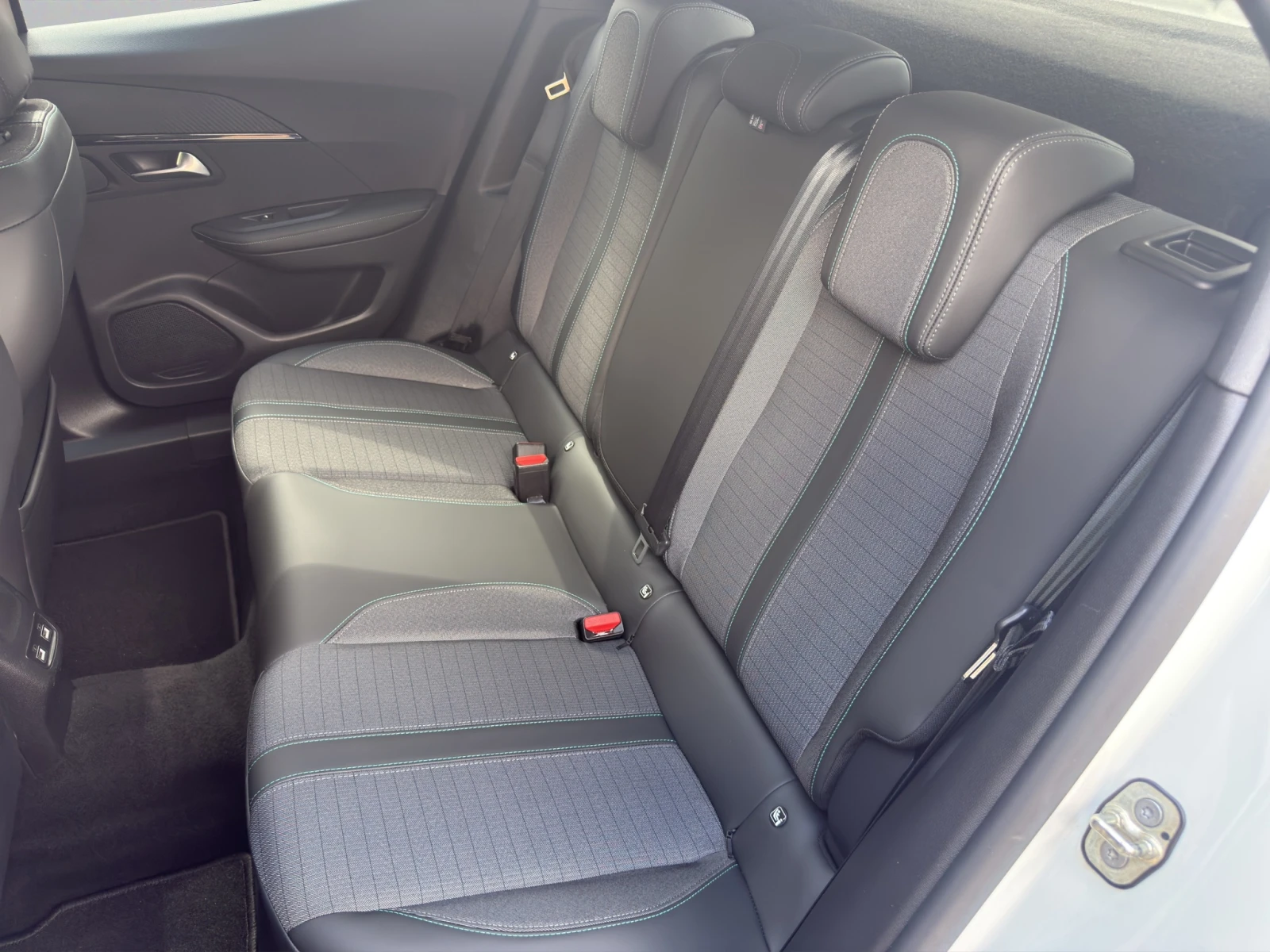 Peugeot 2008 1, 5 BlueHDi 130 EAT8 EURO6//2110R08 | Mobile.bg � ����������� 12