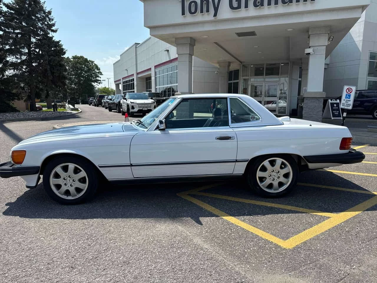 Mercedes-Benz 560 * 560SL * АВТОКРЕДИТ БЕЗ ПЪРВОНАЧАЛНА ВНОСКА* , снимка 2 - Автомобили и джипове - 55277976