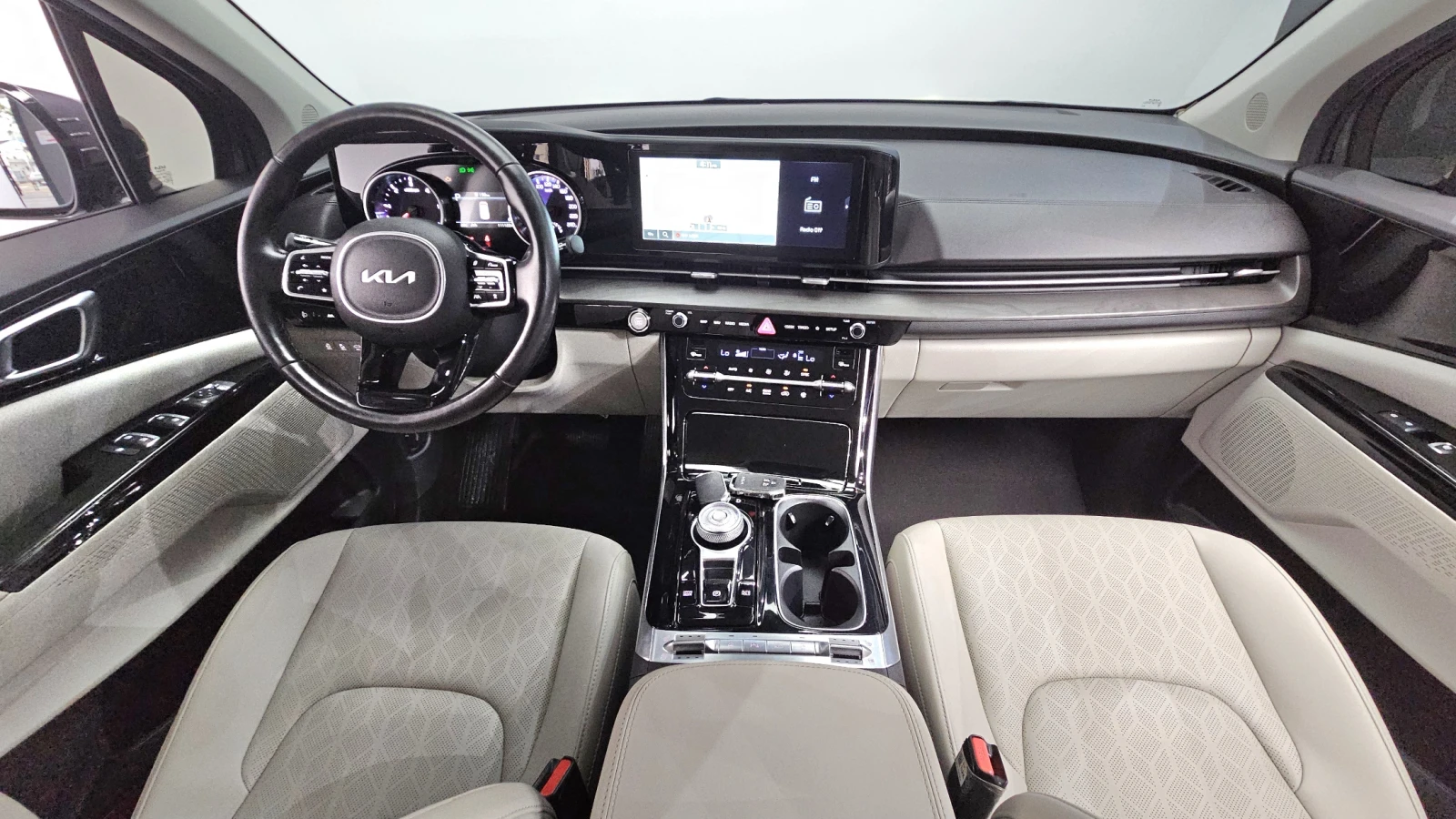 Kia Carnival ЕЛ. БАГАЖНИК* ПОДГРЕВ ВОЛАН* КРАЙНА ЦЕНА, снимка 7 - Автомобили и джипове - 55463043