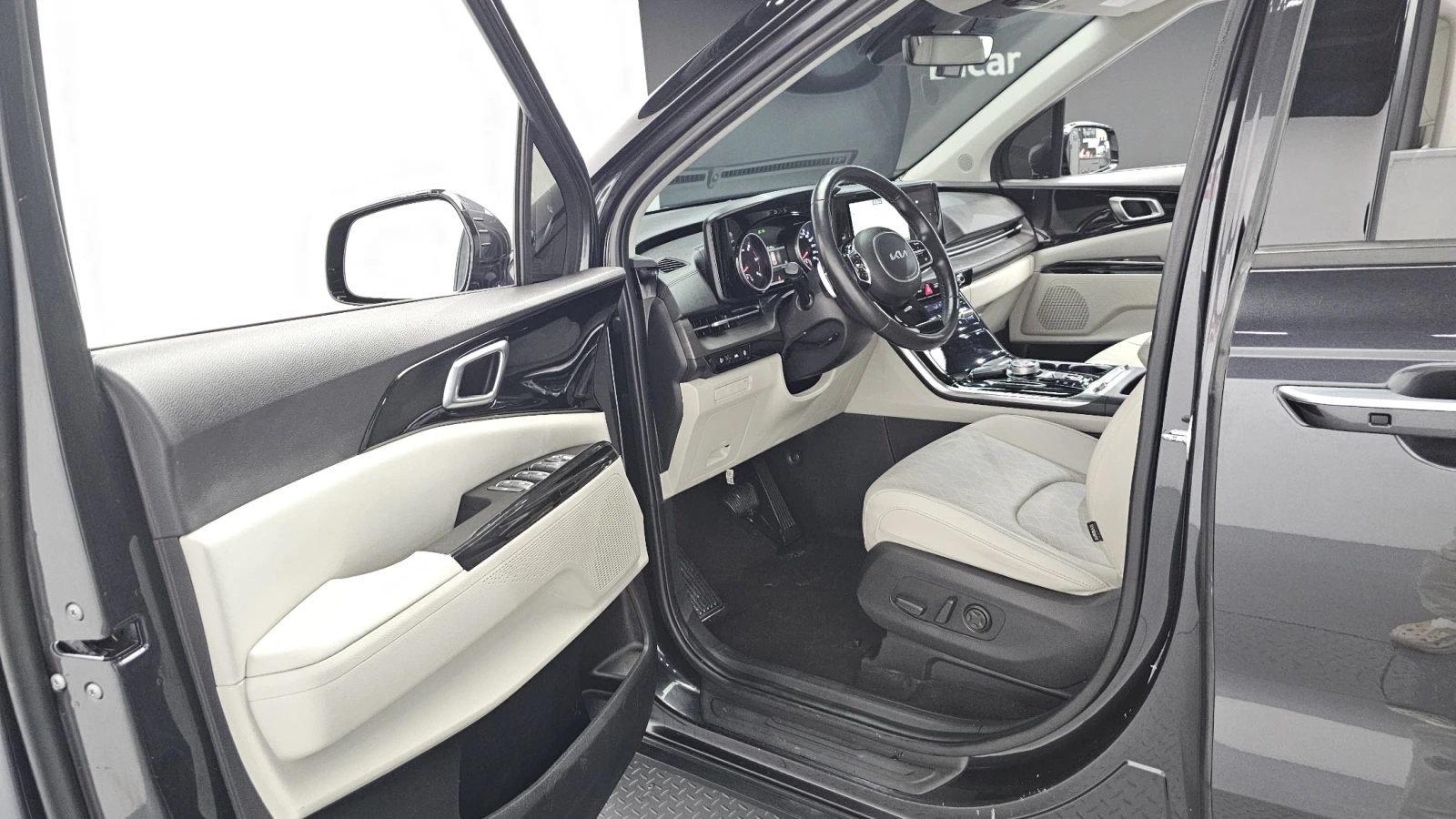 Kia Carnival ЕЛ. БАГАЖНИК* ПОДГРЕВ ВОЛАН* КРАЙНА ЦЕНА, снимка 10 - Автомобили и джипове - 55463043