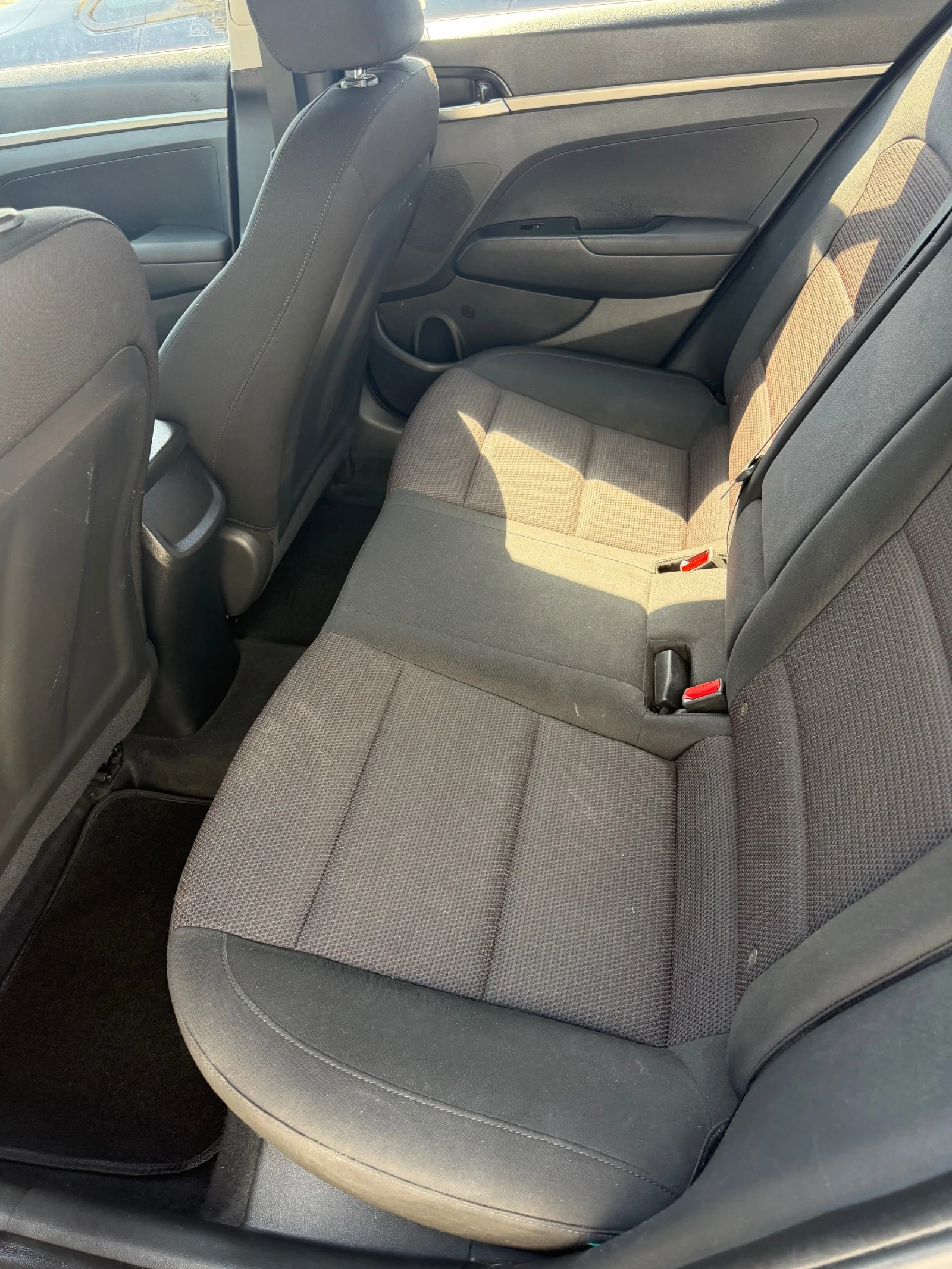Hyundai Elantra 1.6 Бензин/Газ, снимка 6 - Автомобили и джипове - 55643866