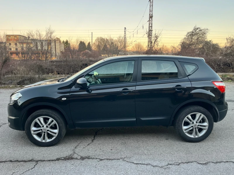 Nissan Qashqai 1.5DCI , снимка 8 - Автомобили и джипове - 48109534