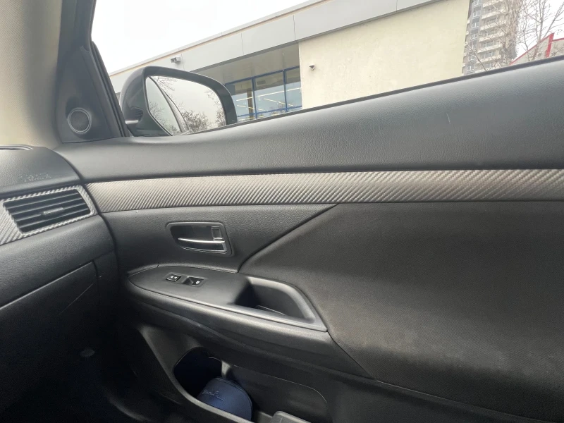 Mitsubishi Outlander, снимка 14 - Автомобили и джипове - 51814360