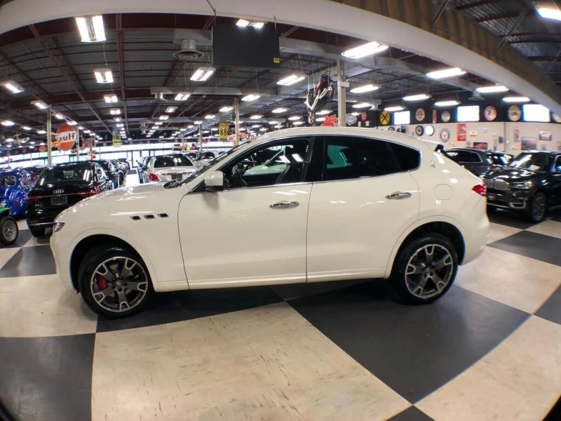 Maserati Levante * LUXURY AWD RED/LEATHER PAN/ROOF NAV B/SPOT CAMER, снимка 5 - Автомобили и джипове - 52944334