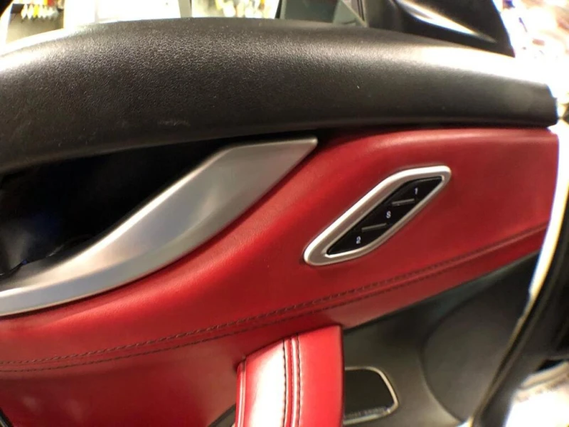 Maserati Levante * LUXURY AWD RED/LEATHER PAN/ROOF NAV B/SPOT CAMER, снимка 15 - Автомобили и джипове - 52944334