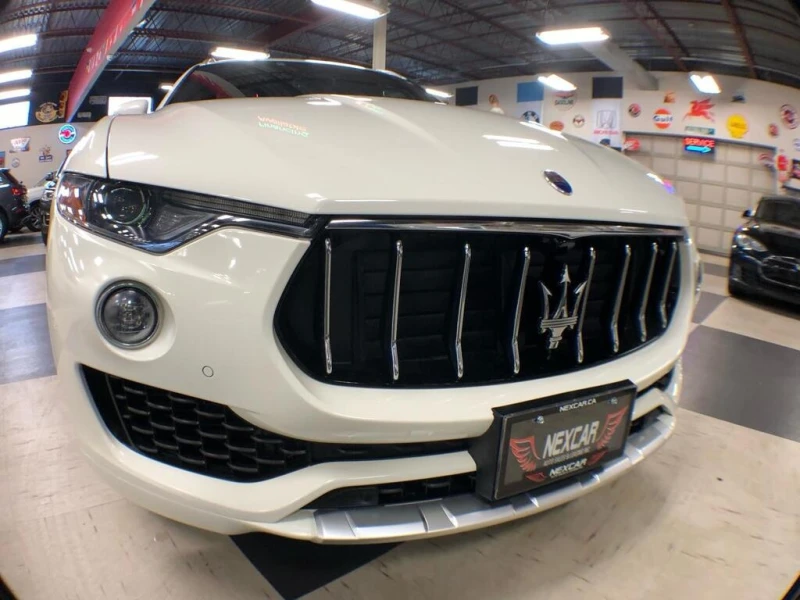 Maserati Levante * LUXURY AWD RED/LEATHER PAN/ROOF NAV B/SPOT CAMER, снимка 9 - Автомобили и джипове - 52944334