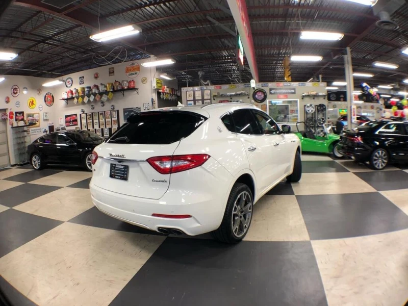 Maserati Levante * LUXURY AWD RED/LEATHER PAN/ROOF NAV B/SPOT CAMER, снимка 8 - Автомобили и джипове - 52944334