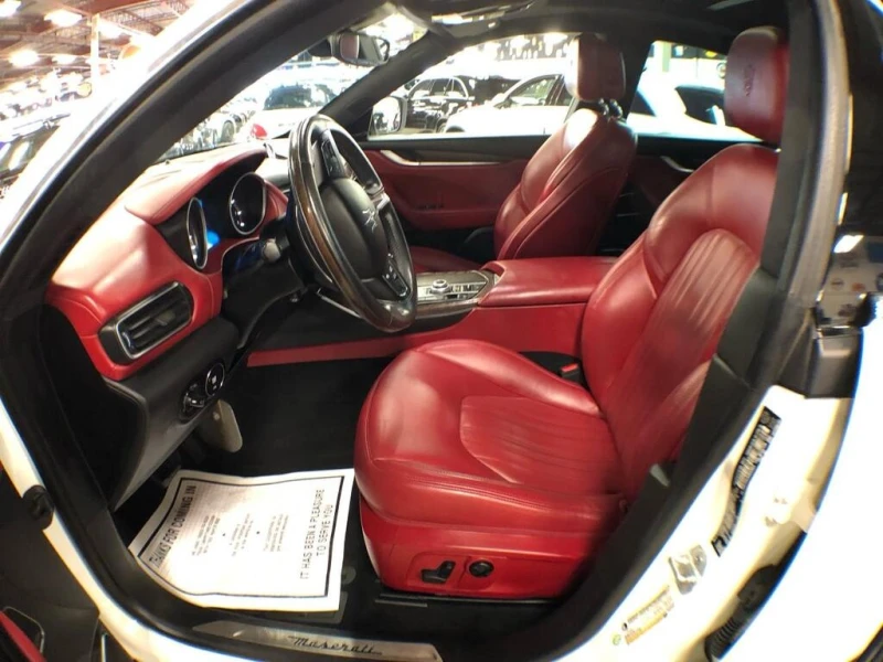 Maserati Levante * LUXURY AWD RED/LEATHER PAN/ROOF NAV B/SPOT CAMER, снимка 17 - Автомобили и джипове - 52944334