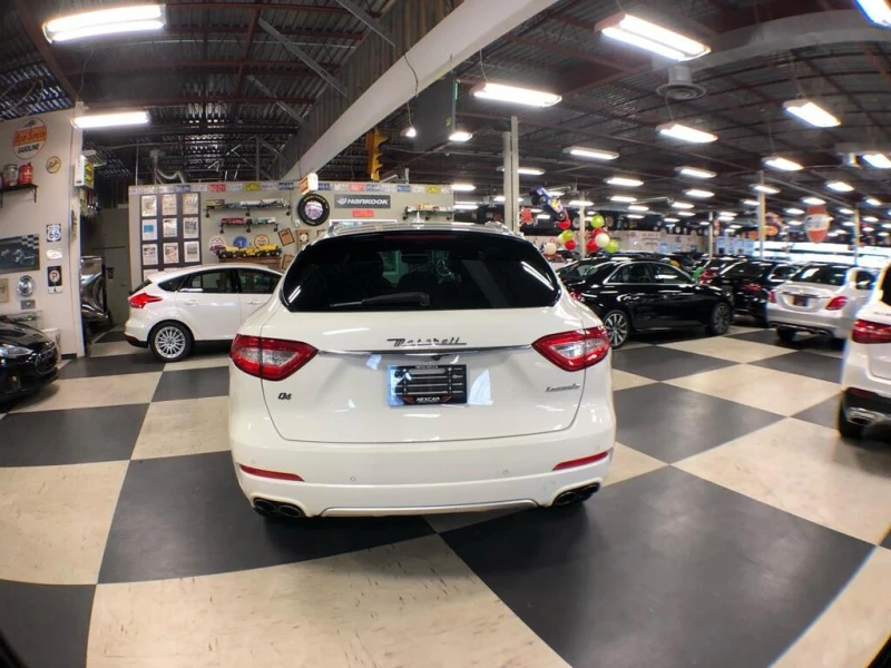 Maserati Levante * LUXURY AWD RED/LEATHER PAN/ROOF NAV B/SPOT CAMER, снимка 7 - Автомобили и джипове - 52944334