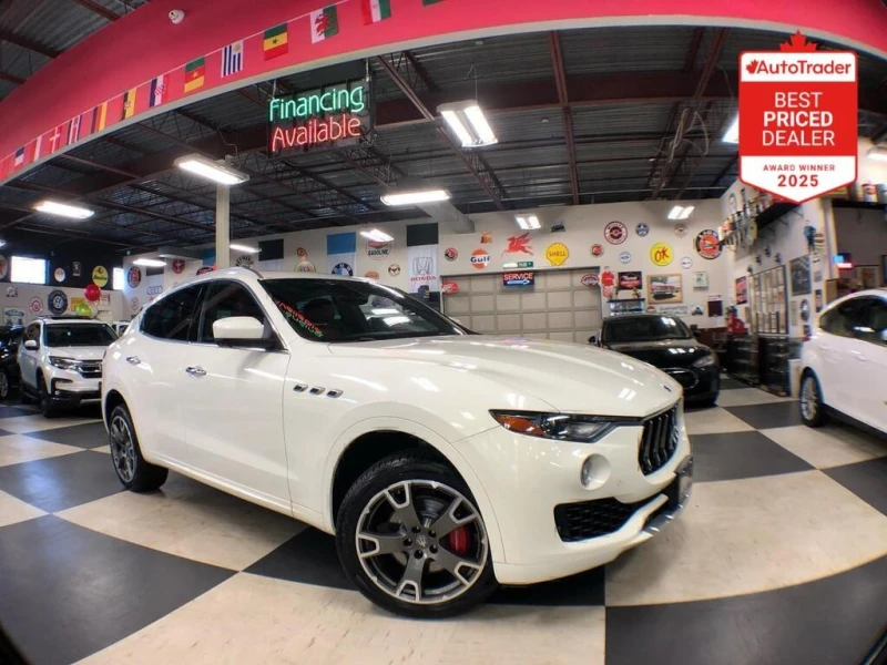 Maserati Levante * LUXURY AWD RED/LEATHER PAN/ROOF NAV B/SPOT CAMER, снимка 3 - Автомобили и джипове - 52944334
