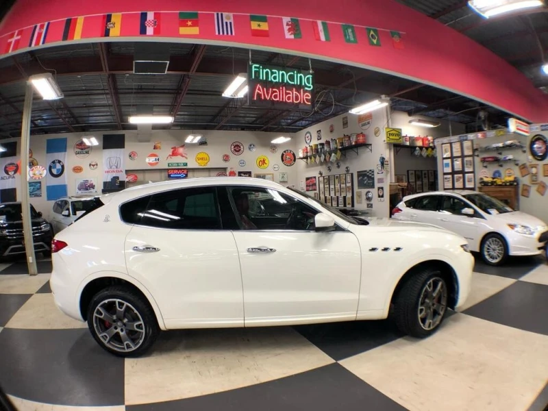 Maserati Levante * LUXURY AWD RED/LEATHER PAN/ROOF NAV B/SPOT CAMER, снимка 10 - Автомобили и джипове - 52944334
