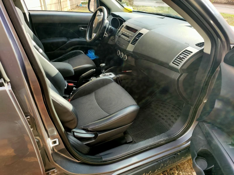 Citroen C-Crosser 2.4 Executive, снимка 16 - Автомобили и джипове - 53396541