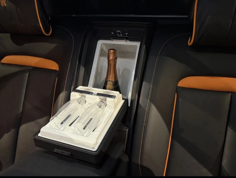 Rolls-Royce Cullinan, снимка 10 - Автомобили и джипове - 53458941