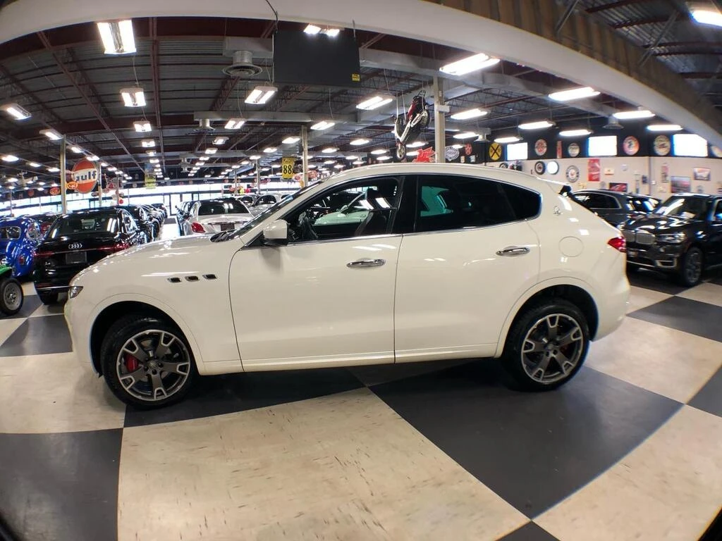 Maserati Levante * LUXURY AWD RED/LEATHER PAN/ROOF NAV B/SPOT CAMER - изображение 5