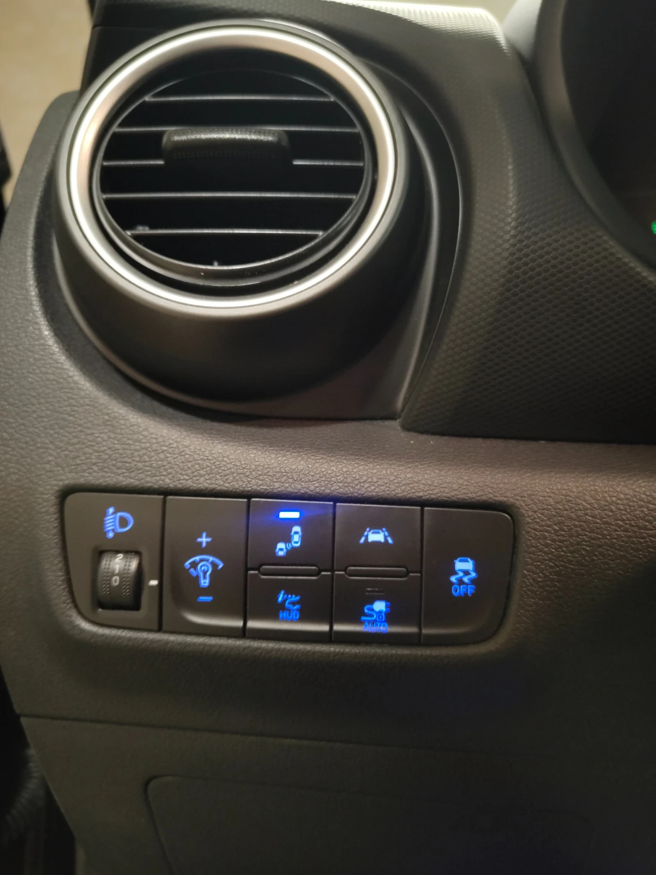 Hyundai Kona 64KWh/Blue link/3 ФАЗНА/SOH100%/Термопомпа/HEADUP - изображение 9