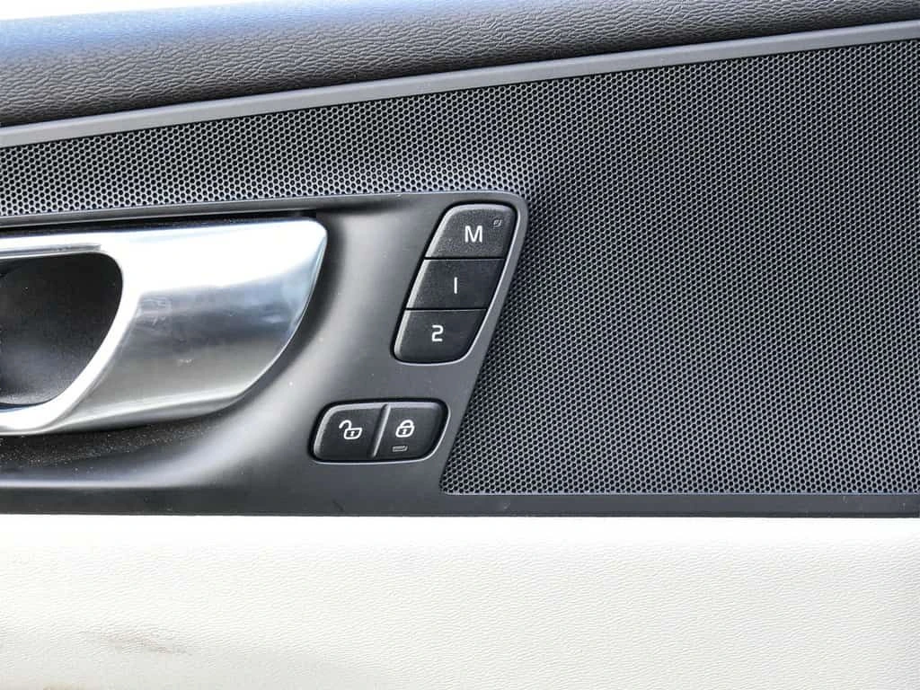 Volvo XC60 * T8 eAWD PHEV Plus Dark Theme * CARFAX * ���� ��  | Mobile.bg � ����������� 13