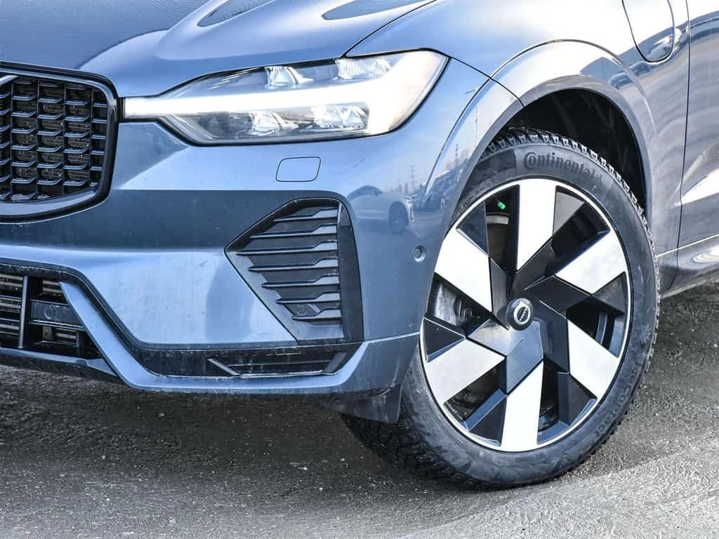 Volvo XC60 * T8 eAWD PHEV Plus Dark Theme * CARFAX * ЦЕНА ДО  - изображение 2