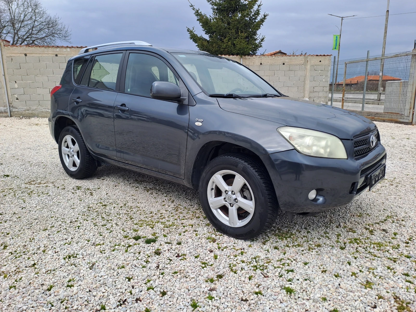 Toyota Rav4 2.2 D4D, снимка 3 - Автомобили и джипове - 53926396