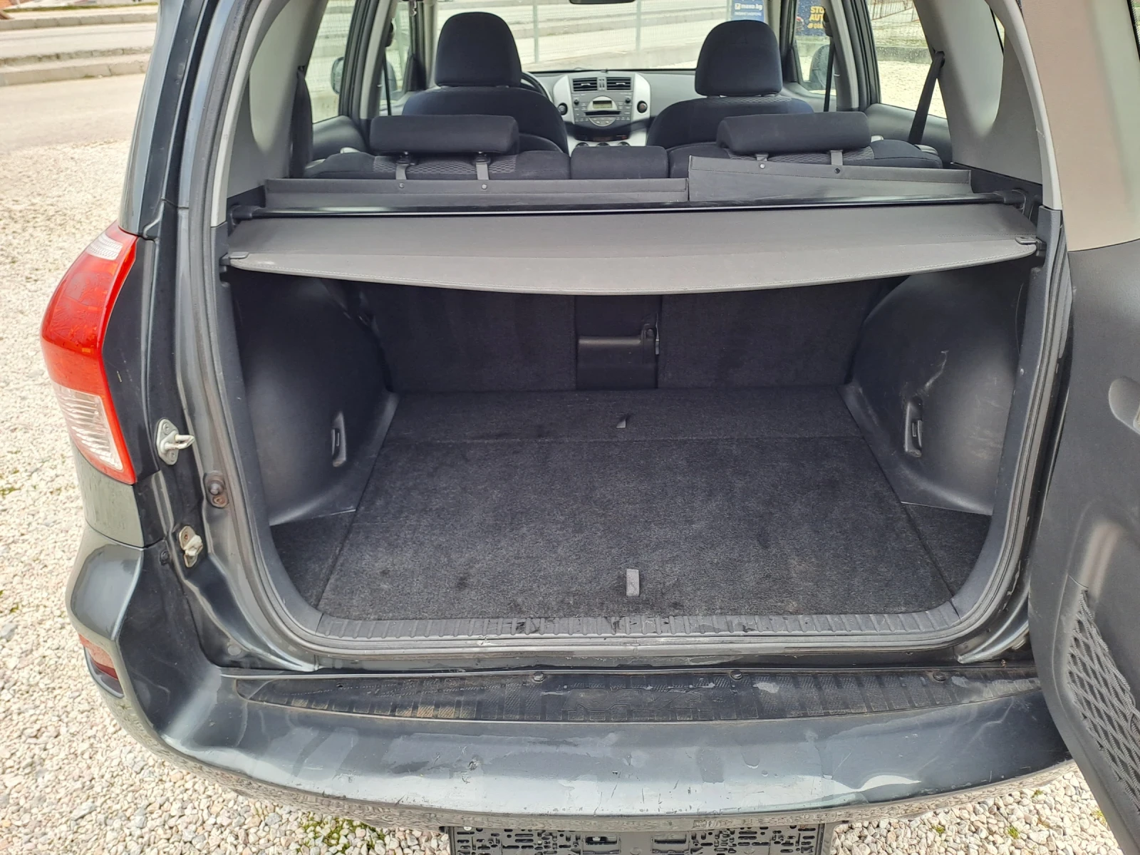 Toyota Rav4 2.2 D4D, снимка 7 - Автомобили и джипове - 53926396