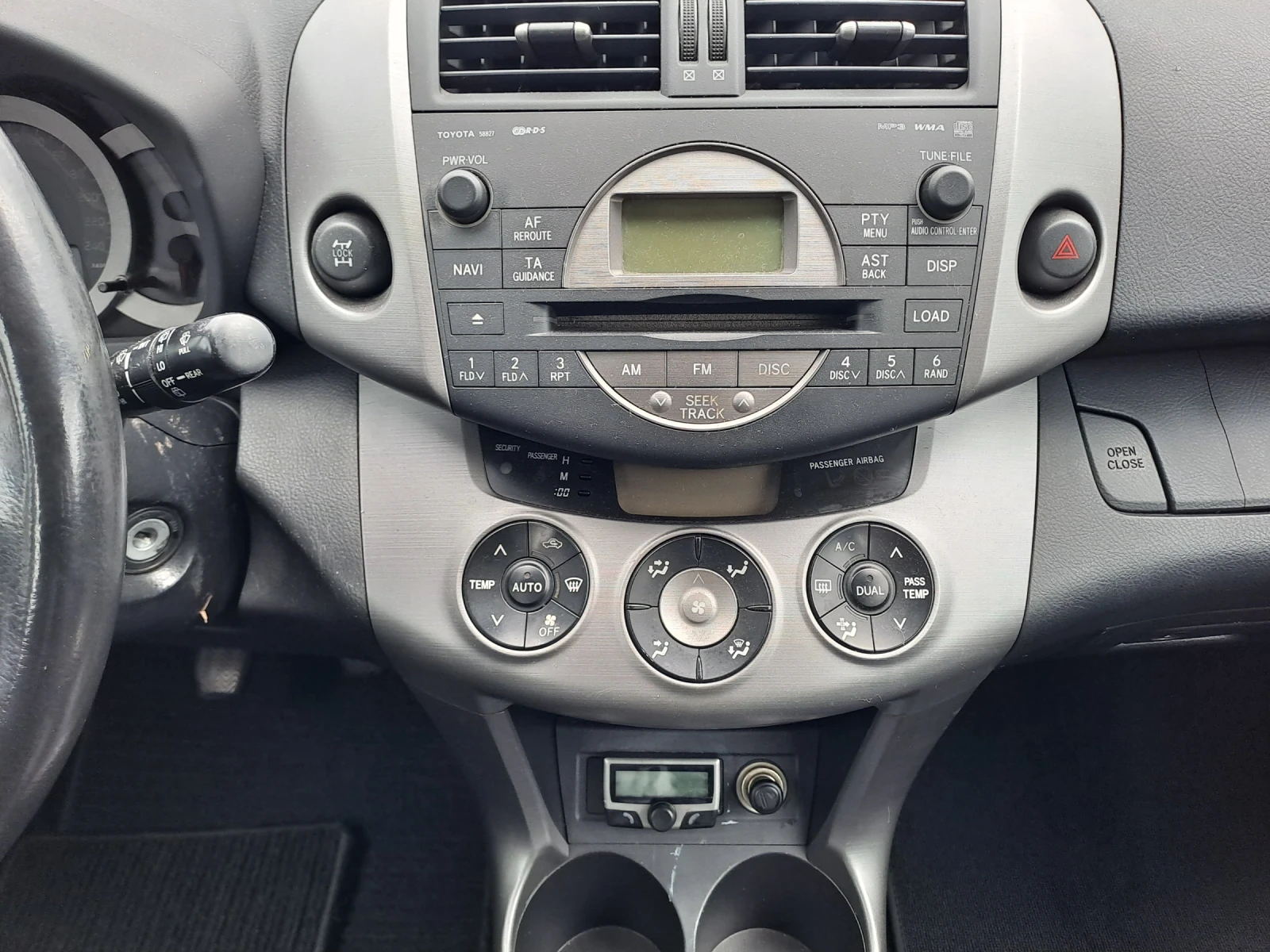 Toyota Rav4 2.2 D4D, снимка 12 - Автомобили и джипове - 53926396