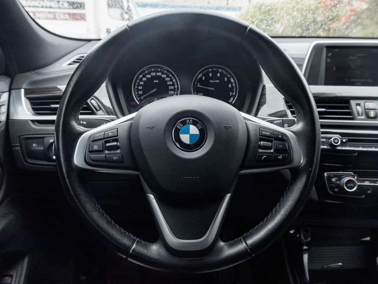 BMW X2 xDrive28i* Memory Heated| Dealer Serviced| Кеуless, снимка 9 - Автомобили и джипове - 54454078
