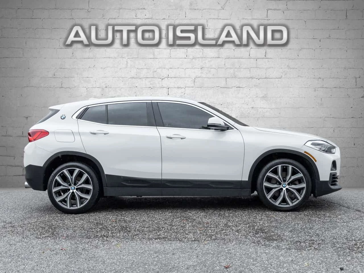BMW X2 xDrive28i* Memory Heated| Dealer Serviced| Кеуless, снимка 2 - Автомобили и джипове - 54454078