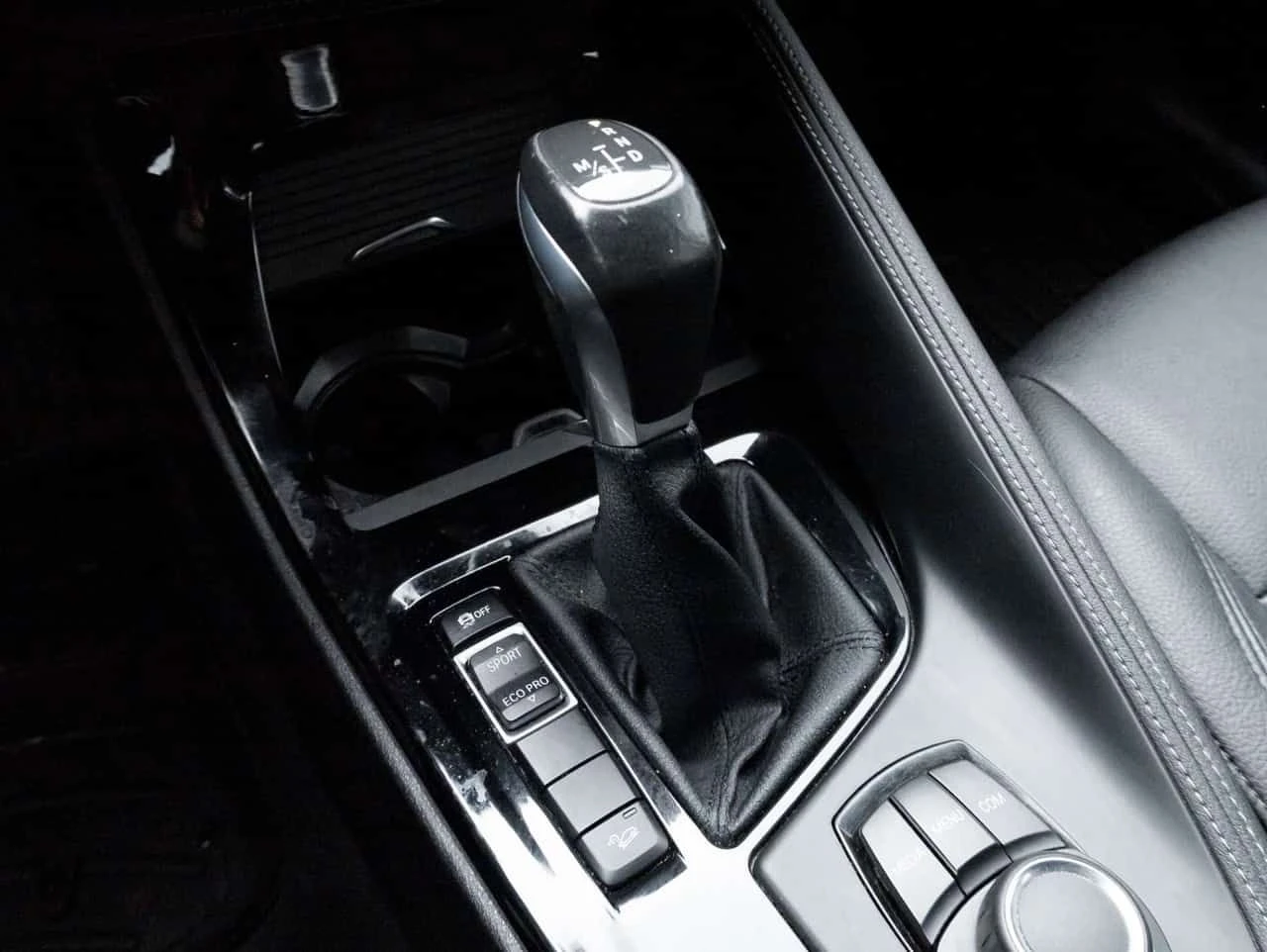 BMW X2 xDrive28i* Memory Heated| Dealer Serviced| Кеуless, снимка 14 - Автомобили и джипове - 54454078