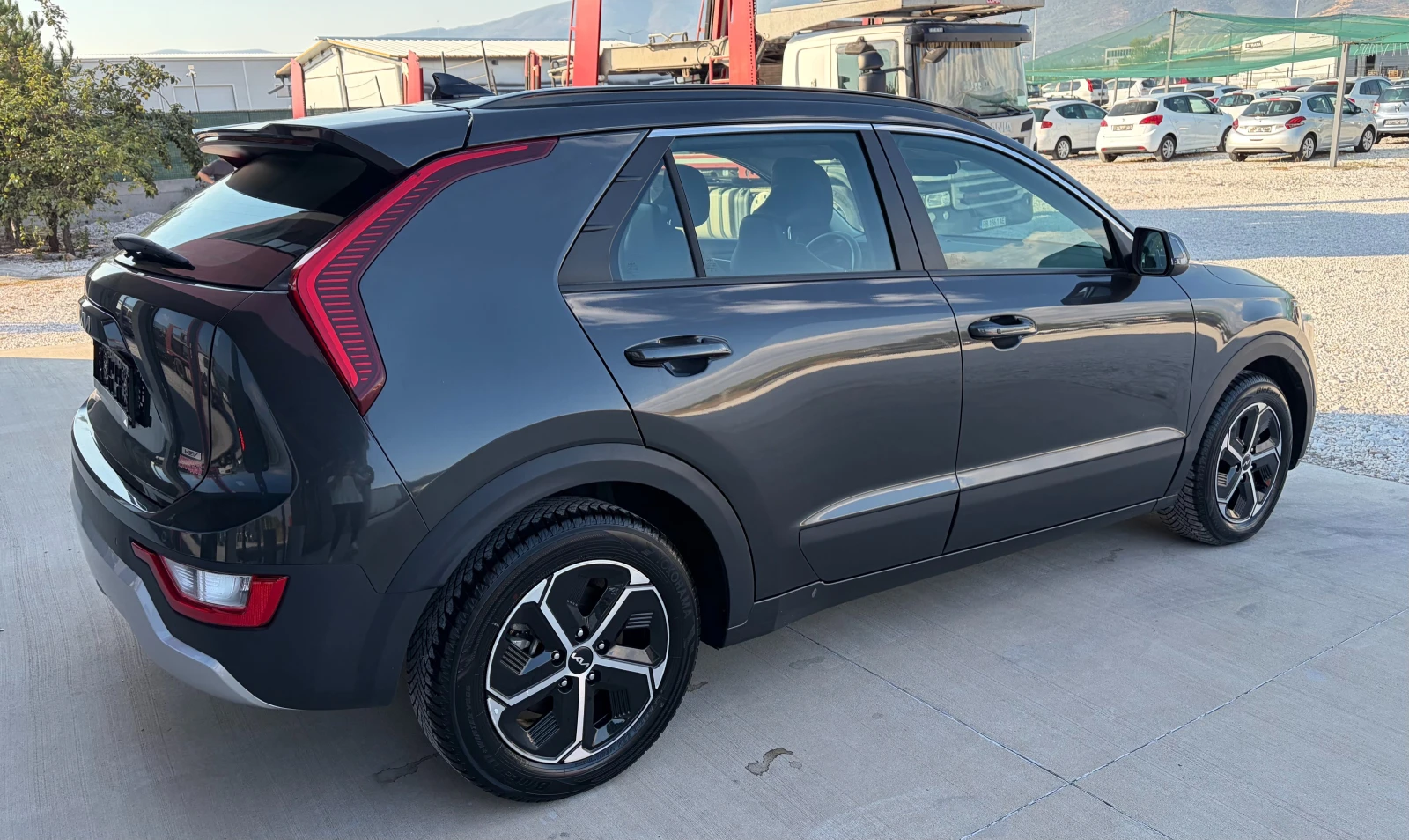 Kia Niro 1.6 Hybrid , снимка 4 - Автомобили и джипове - 56159342