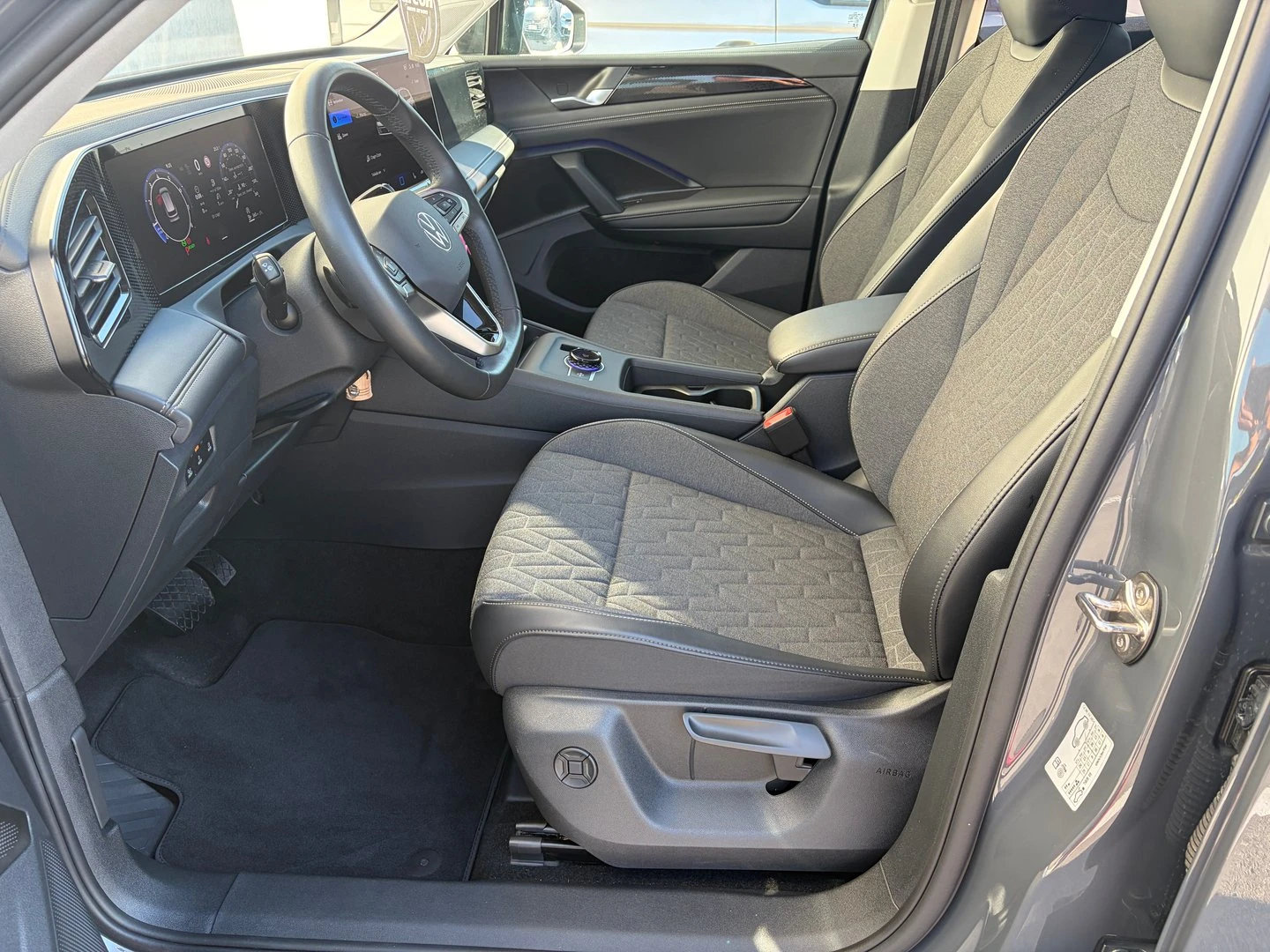 VW Tiguan, снимка 5 - Автомобили и джипове - 56422706