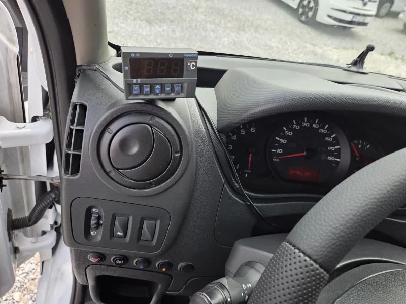 Renault Master 2.3 DCi, Хладилен, Падащ борд , Климатик, снимка 12 - Бусове и автобуси - 51037266