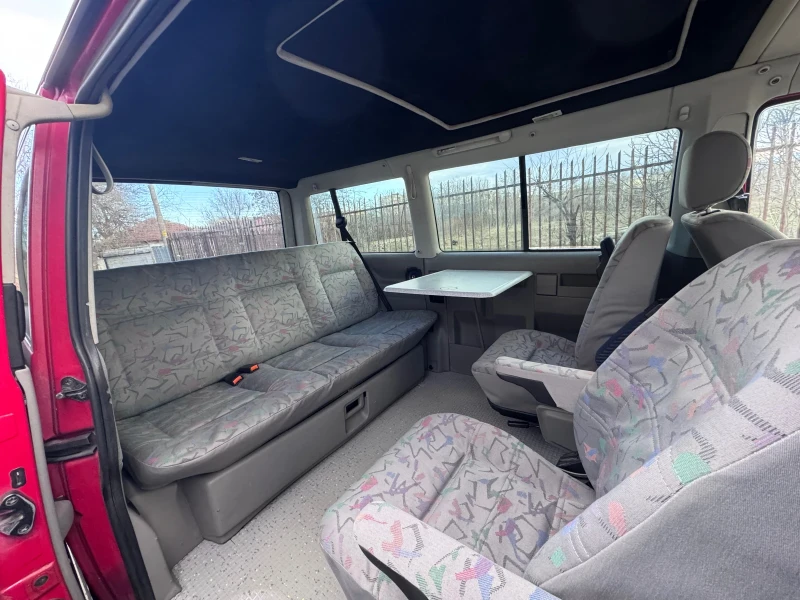 VW Multivan 2.5 TDI, снимка 12 - Бусове и автобуси - 53180850