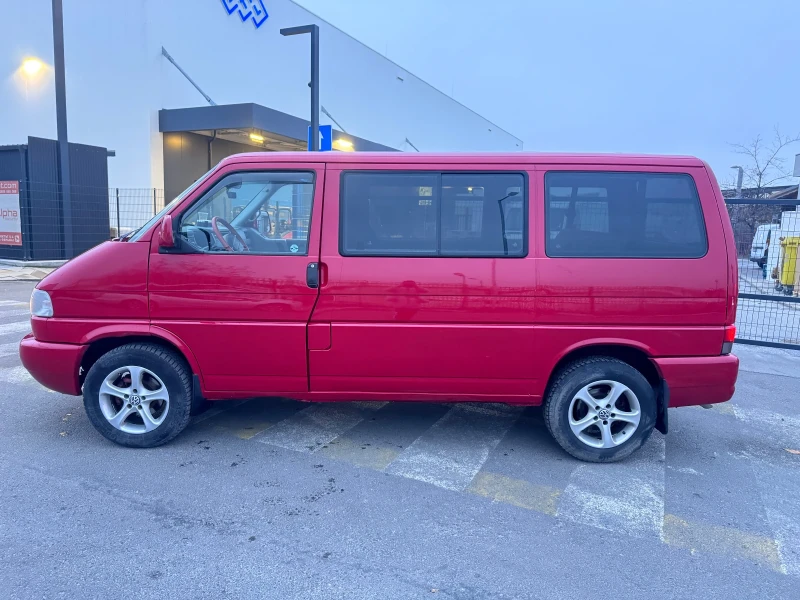 VW Multivan 2.5 TDI, снимка 4 - Бусове и автобуси - 53180850