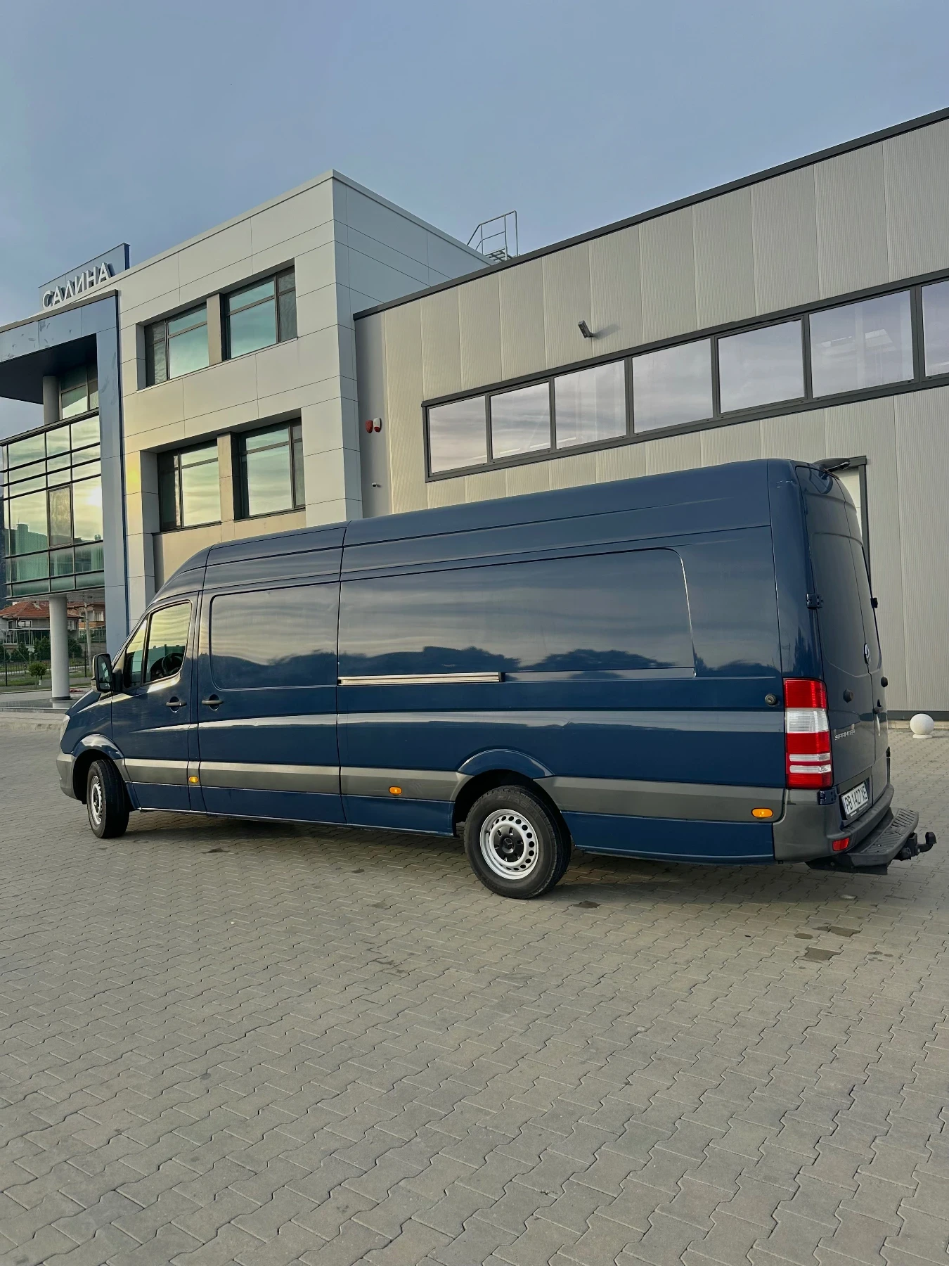Mercedes-Benz Sprinter 313 / XXXL / Климатик / две странични врати /4.70м, снимка 2 - Бусове и автобуси - 54891282