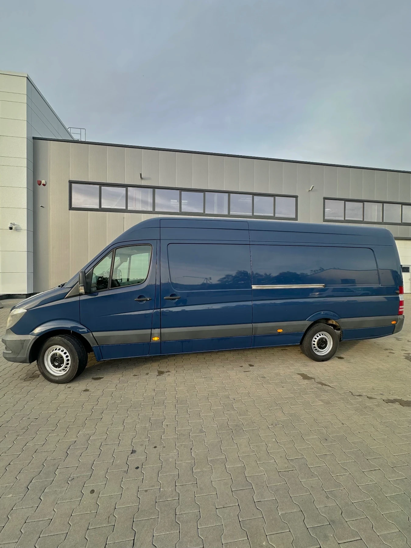 Mercedes-Benz Sprinter 313 / XXXL / Климатик / две странични врати /4.70м, снимка 4 - Бусове и автобуси - 54891282
