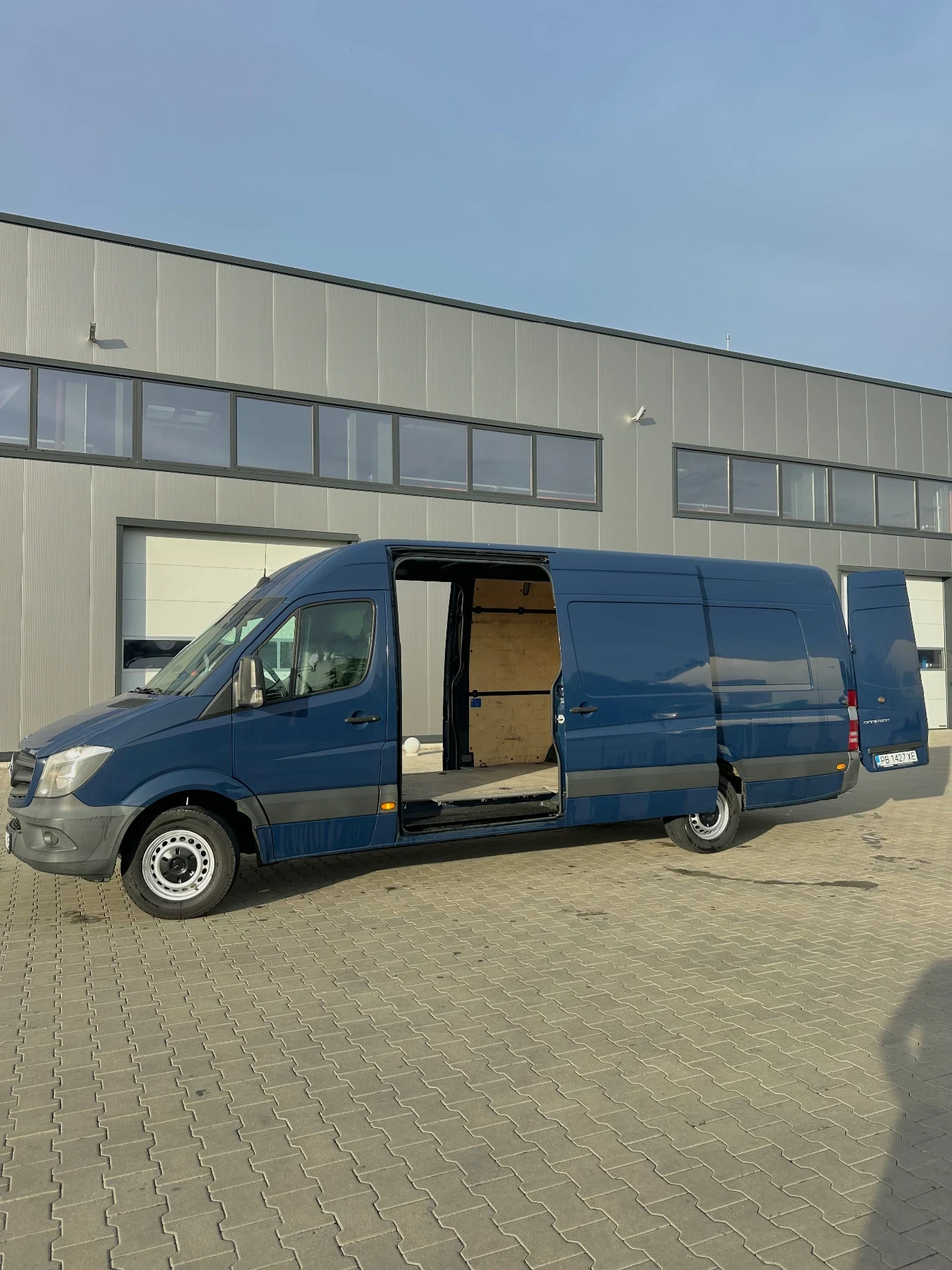 Mercedes-Benz Sprinter 313 / XXXL / Климатик / две странични врати /4.70м, снимка 8 - Бусове и автобуси - 54891282
