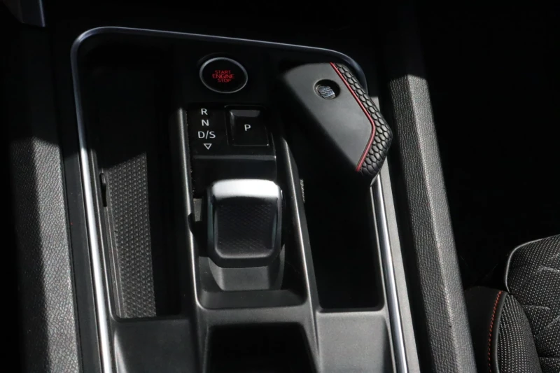 Seat Leon FR, снимка 9 - Автомобили и джипове - 52044777