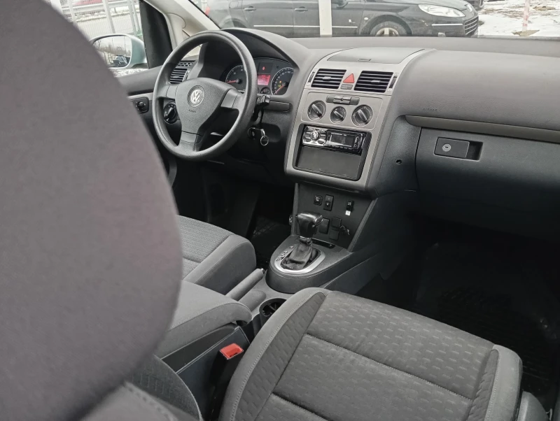 VW Touran 1.9-D-105Кс-DSG(АВТОМАТИК)-КЛИМА, снимка 13 - Автомобили и джипове - 53099799