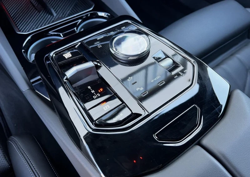 BMW 740 d xDrive M-Sport, снимка 10 - Автомобили и джипове - 53177208