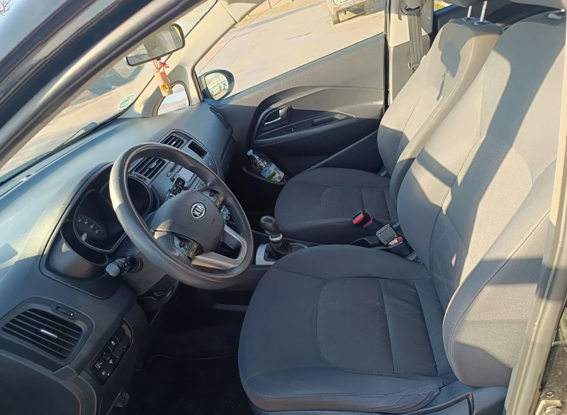 Kia Rio 1.4 , снимка 7 - Автомобили и джипове - 53399690