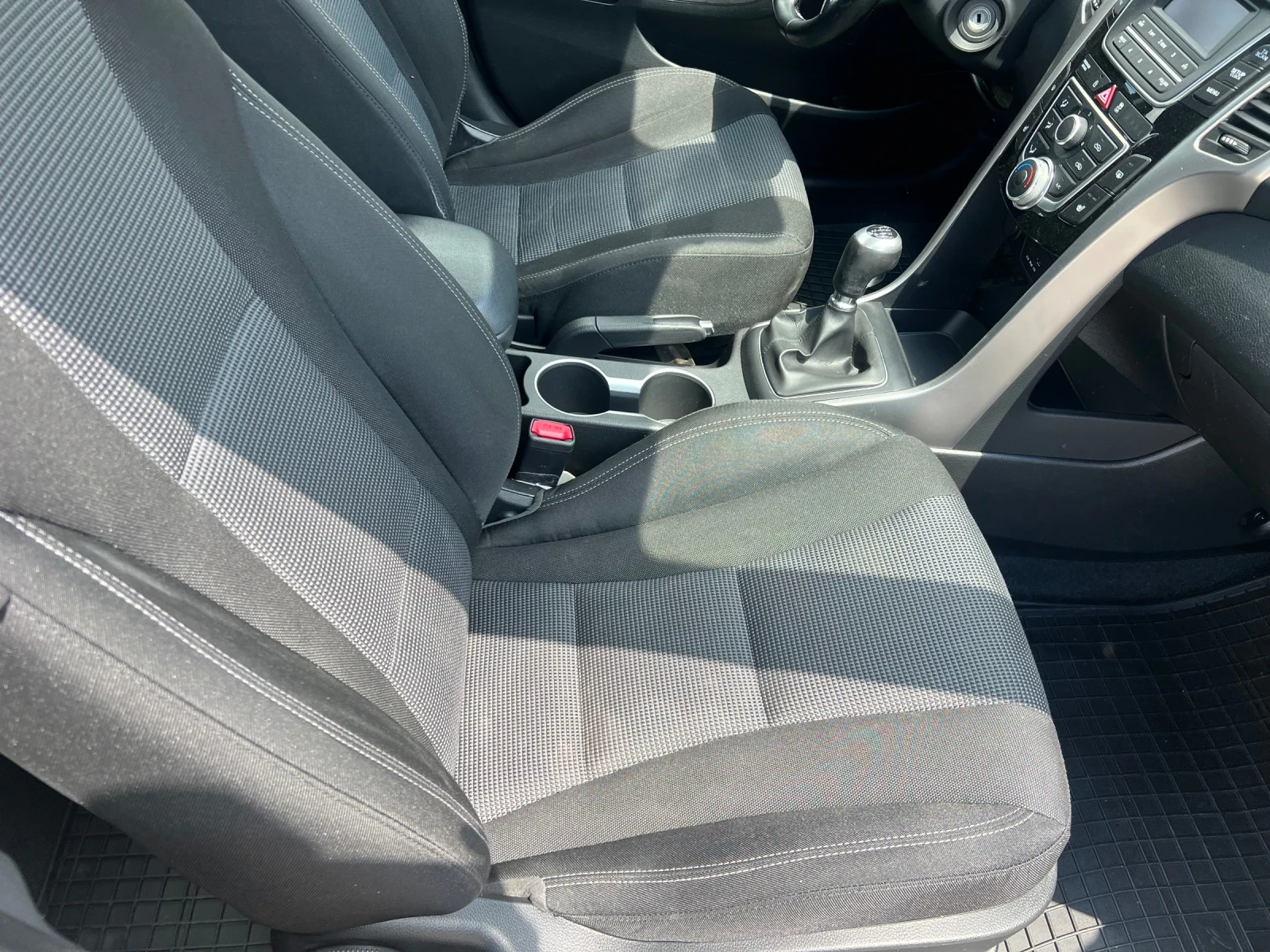Hyundai I30 1.4i-Klima - изображение 9