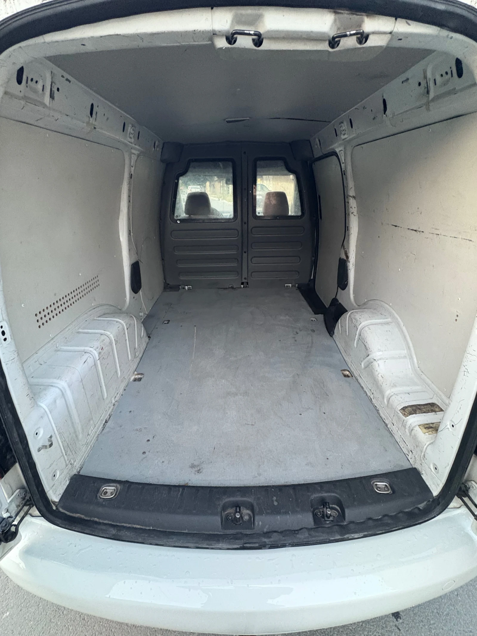 VW Caddy 1.6TDI MAXI - изображение 6