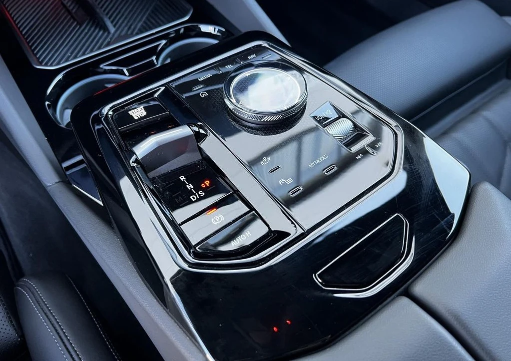 BMW 740 d xDrive M-Sport - изображение 10