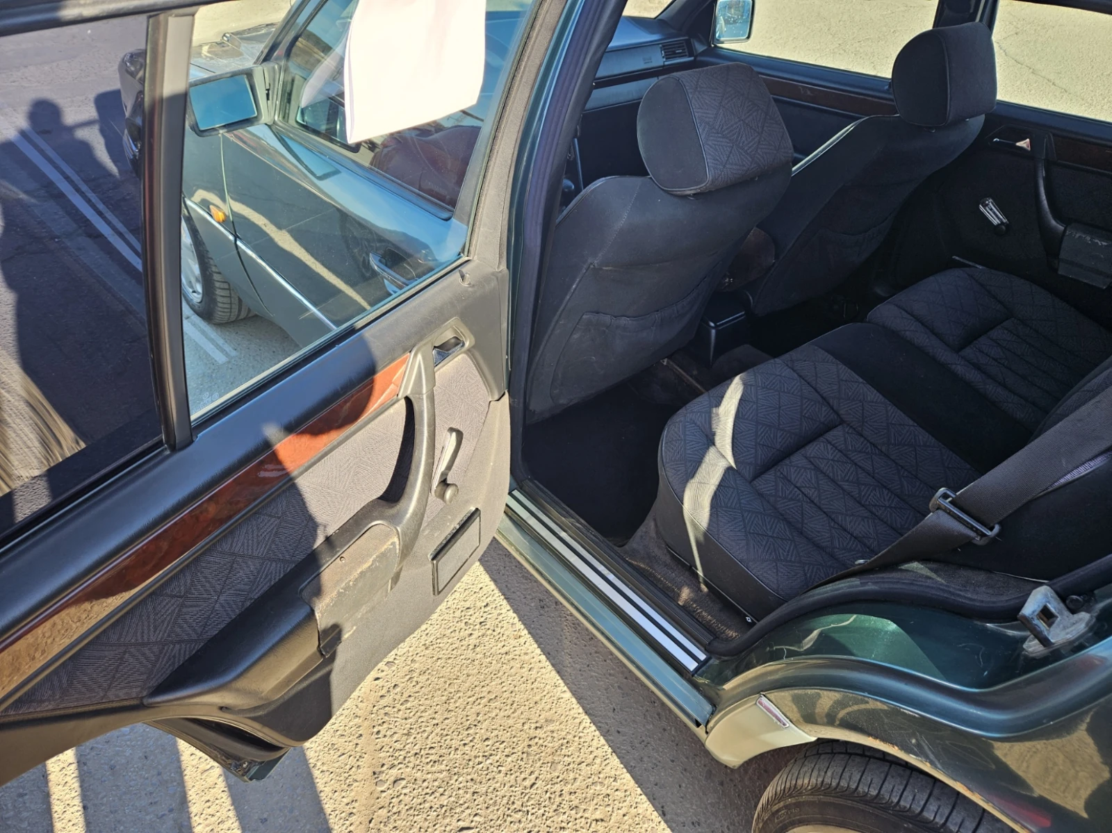 Mercedes-Benz E 200, снимка 4 - Автомобили и джипове - 53785612