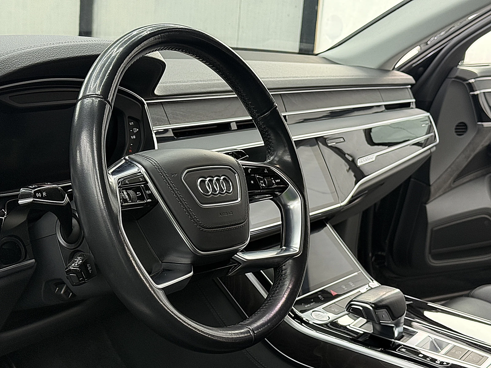 Audi A8 5.0D/PANORAMA/KeylesGo/3D-kamera/soft close/ЛИЗИНГ, снимка 14 - Автомобили и джипове - 54388356